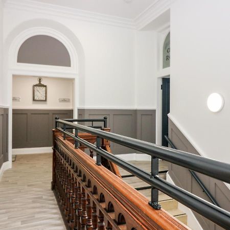 The Marriage Room At The Institute Executive Apartments Кийт Екстериор снимка