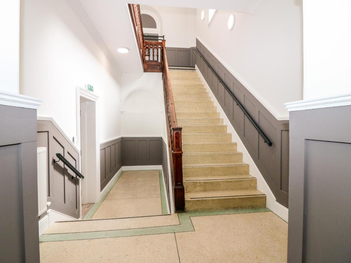 The Marriage Room At The Institute Executive Apartments Кийт Екстериор снимка